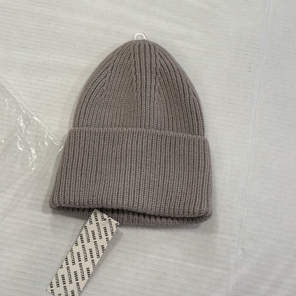 UO Khloe Ribbed Beanie - Picture 7 of 8
